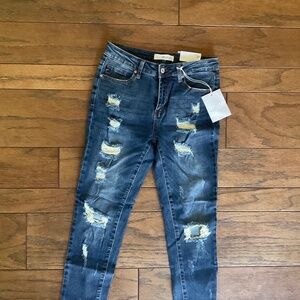 NEW W/ Tags Kancan  distressed jeans size 27